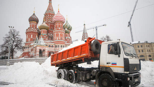 Москву завалило снегом