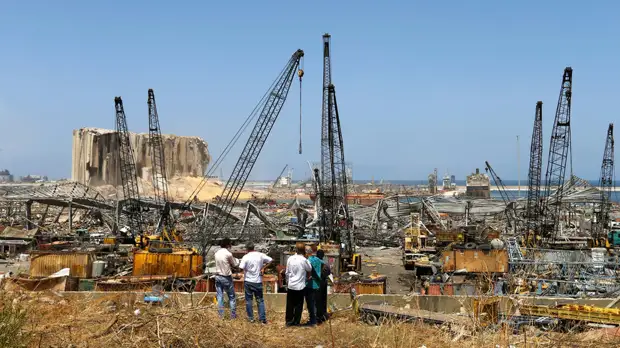 Спасатели МЧС извлекли из-под завалов в Бейруте тела ещё двух погибших