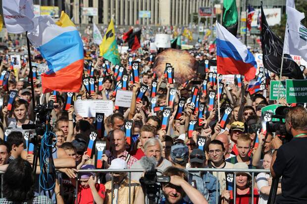 29.07.18 на Сахарова, митинг либертарианской партии против пенсии, цен на бензин и вобще.png