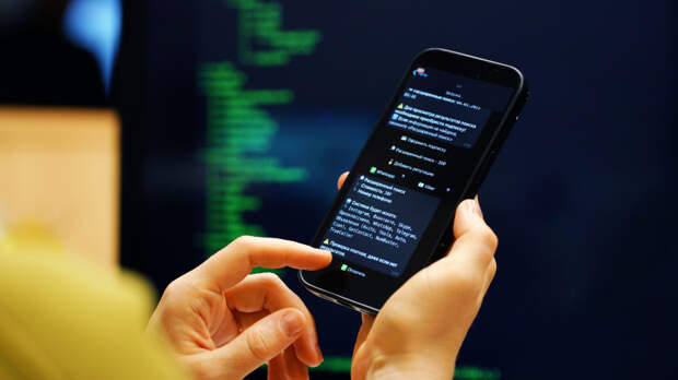 Бредовые идеи: психиатры предупредили о риске психозов при длительном общении с чат-ботами