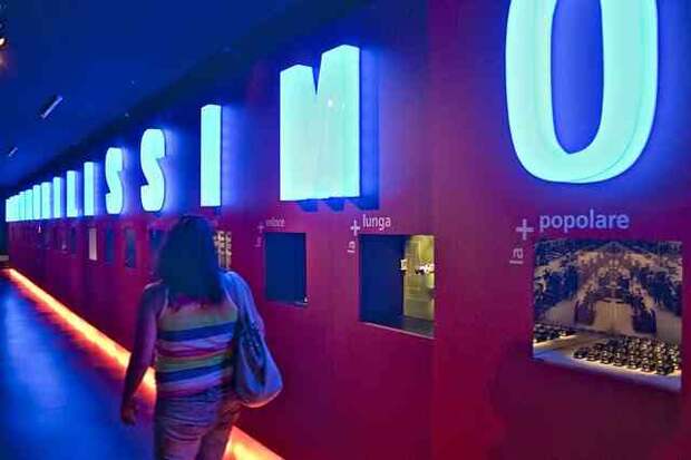 Музей авто истории в турине, италия. (трафик)