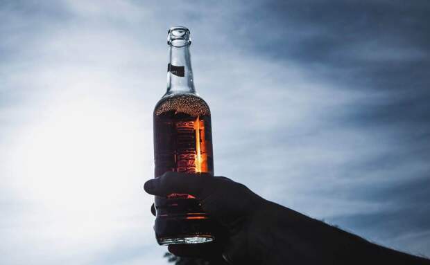 В России задумались о повышении возраста продажи алкоголя