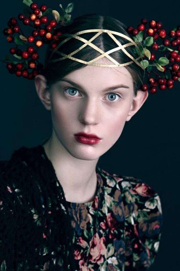 Russian style, Anna Bakhareva`s styling love the berry head crown and dark floral fabric,maybe russian folk style but i'm sure frida would have approved