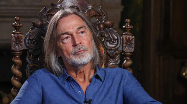 Путин наградил художника Сафронова орденом Александра Невского