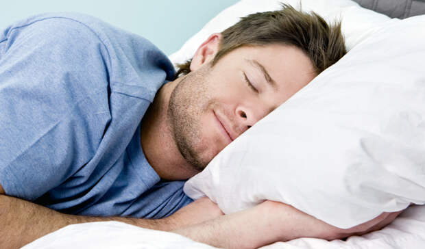 Сон Стэнфордские исследователи обнаружили, что, люди, которые спят менее 8 часов в день, обладают индексом массы тела обратно пропорциональной длительности сна. Иными словами: меньше спите — толстеете быстрее.