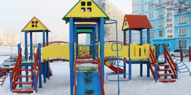 Трехлетняя девочка погибла во время прогулки в детсаду Новосибирска 