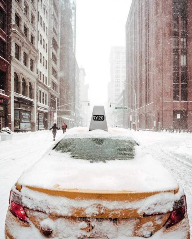 Впечатляющие фотографии Нью-Йорка во время снежного шторма "Джонас"