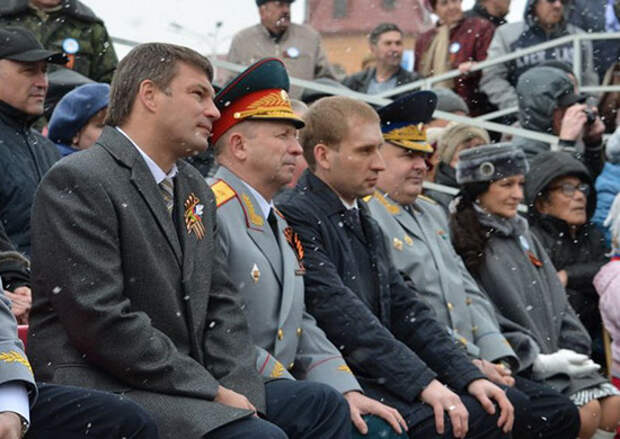 В городе Белогорске Амурской области открыт первый в России памятник «вежливым людям»
