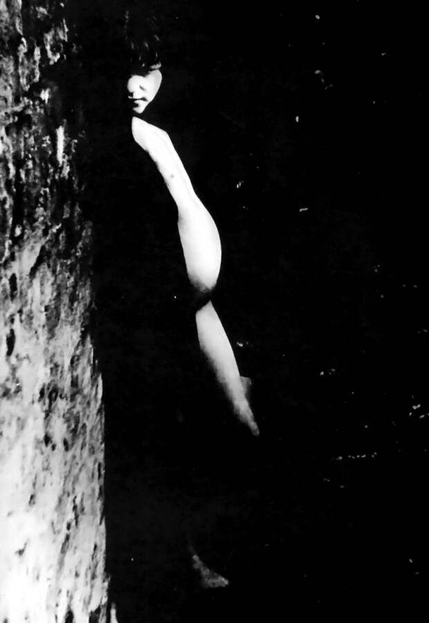 800px-Photography_of_a_Child_prostitute_in_1871