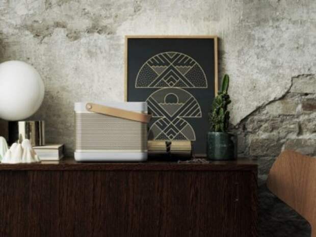 Bang & Olufsen Beolit 15 - долгоиграющая Bluetooth-колонка