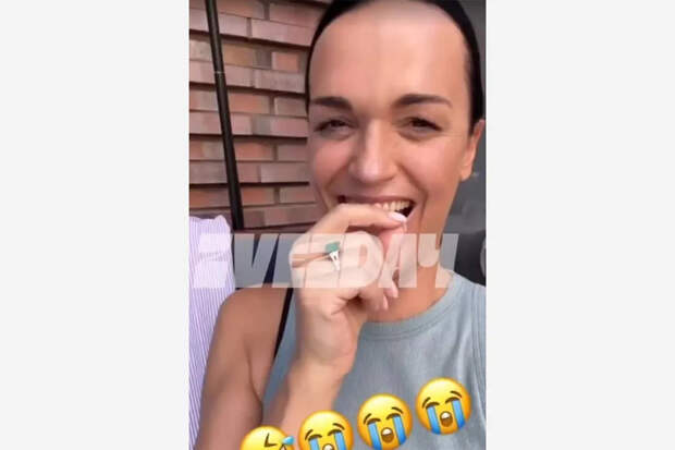 Певица Слава получила изумрудное кольцо за 17 млн рублей