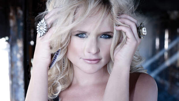 miranda lambert dogs in wedding