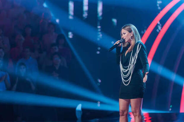 Певица Ани Лорак заявила, что артисты должны выступать в живую
