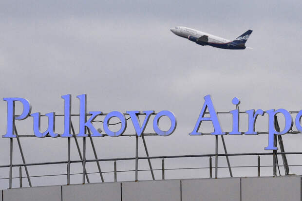Аэропорт "Пулково" временно не отправляет самолеты из-за сильного ветра и ливня