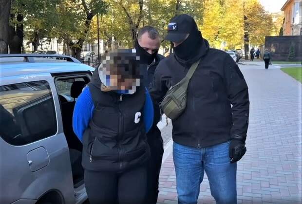 ФСБ показала видео допроса крымчанки, работавшей на спецслужбы Украины