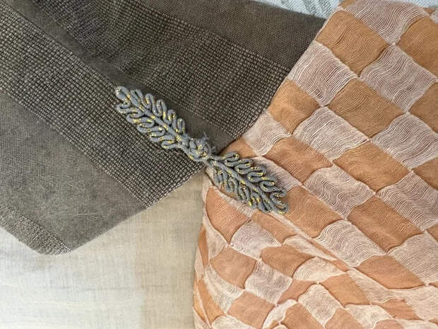 Тайная жизнь древнего шелка: в Пекина художница сохраняет традиции, работая с натуральным шелком