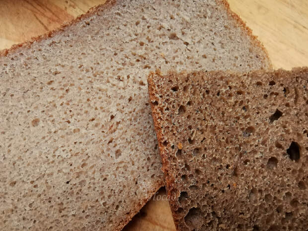 Сравните: слева Дарницкий хлеб, справа 0 просто ржаной (не Бородинский!).