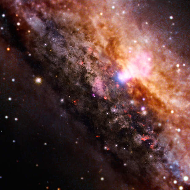 Спиральная галактика NGC 4945 с перемычкой (SBc) в созвездии Центавр