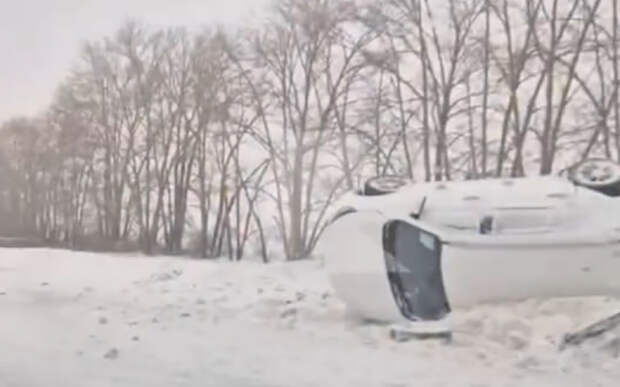 На трассе в Михайловском округе перевернулся внедорожник