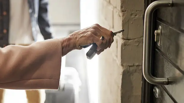 Невыносимые условия: 103-летняя вдова ветерана ВОВ три года не может получить жильё