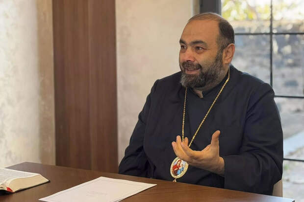 Суд в Армении продлил арест главы епархии ААЦ Мкртича