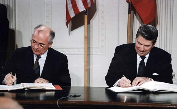 Михаил Горбачев и Джордж Буш