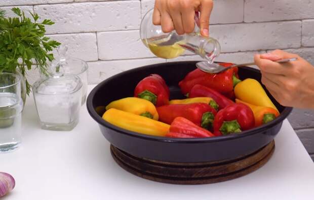 Маринованные перцы Вкуснейшая закуска к мясным блюдам и картофельному пюре Рецепт, Закуска, Болгарский перец, Чеснок, Зелень, Видео, Длиннопост