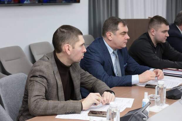 Снегопад в Тульской области задержал 47 поездов, 420 человек убирают пути