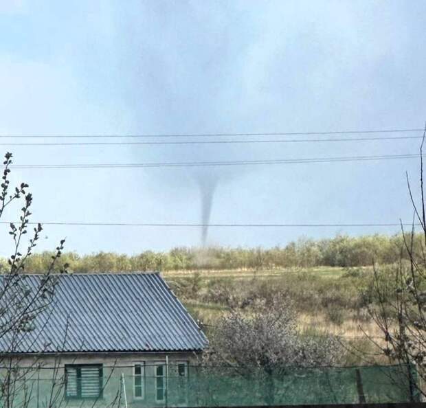 На западе Украины поднялась мощная буря со смерчем