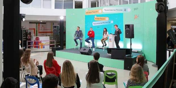 Молодежь пообщалась с представителями департаментов на площадке проекта «Интерн пикник»