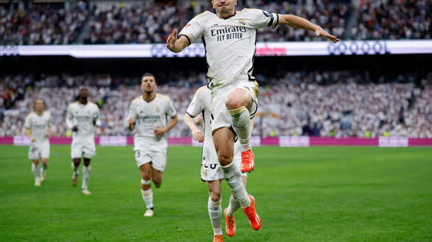 Мадридский "Реал" досрочно выиграл чемпионат Испании по футболу