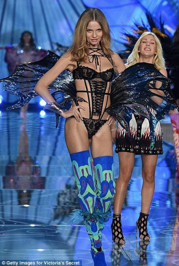 Victoria's Secret Fashion Show 2015 (45 фото)