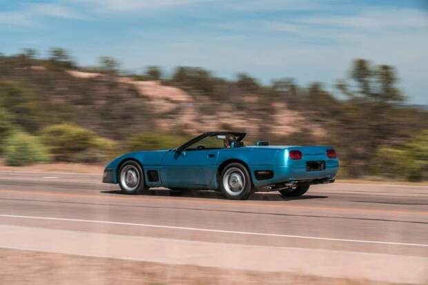 Прокачанный Chevrolet Corvette Callaway Twin Turbo конца 80-х