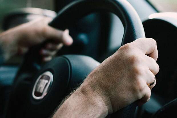 PLOS One: психопаты чаще пользуются телефонами за рулем и нарушают ПДД