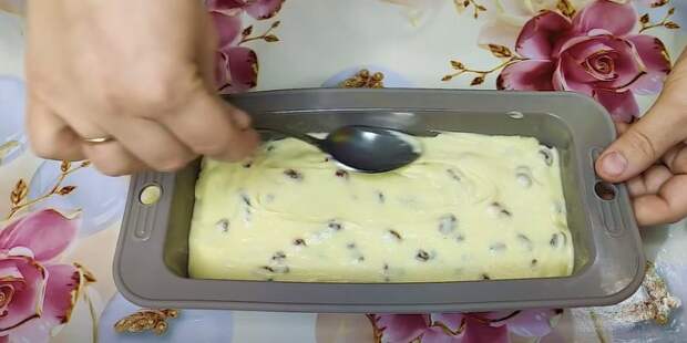 Десерт к чаю за 5 минут. Ароматный и нежный кекс на кефире: без миксера