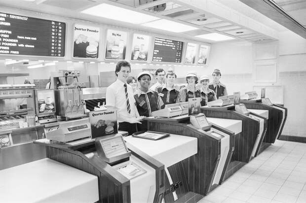 Работники в McDonald’s, Великобритания, 1983 год