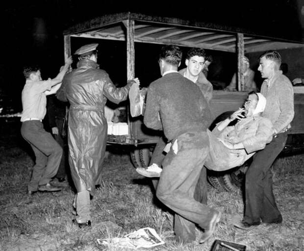 Behind-The-Historical-Photos26