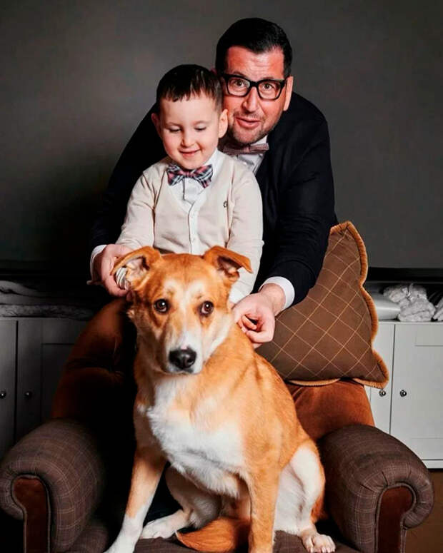 Ян Яновский с сыном и пес Абрикос