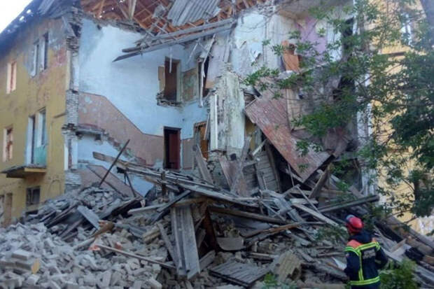 В Саратове рухнула часть трехэтажного дома