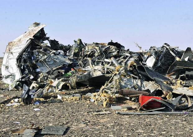 Обломки разбившегося самолета Airbus A321 авиакомпании "Когалымавиа", Синай, Египет