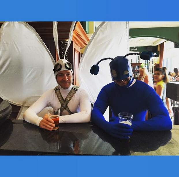 17. Тик и Артур расслабляются после сложного дня comic-con, костюм, пара, фестиваль