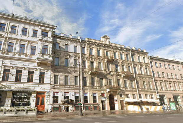 Суд признал законным решение УФАС в деле о непристойной рекламе бара "Евгенич"