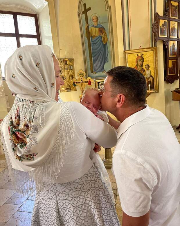 Наталья Рагозина показала крещение дочери