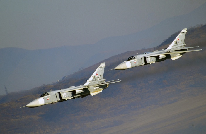 Су-24 предназначен для нанесения ракетно-бомбовых ударов в простых и сложных метеоусловиях, днем и ночью, в том числе на малых высотах с прицельным поражением наземных и надводных целей
