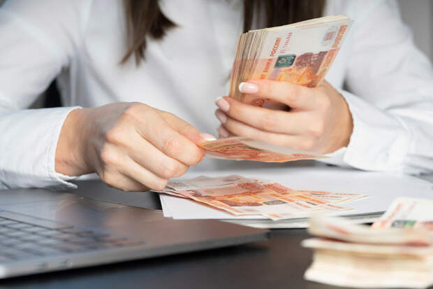 РИА Новости: в России в пяти отраслях получают зарплаты выше 200 тыс. рублей