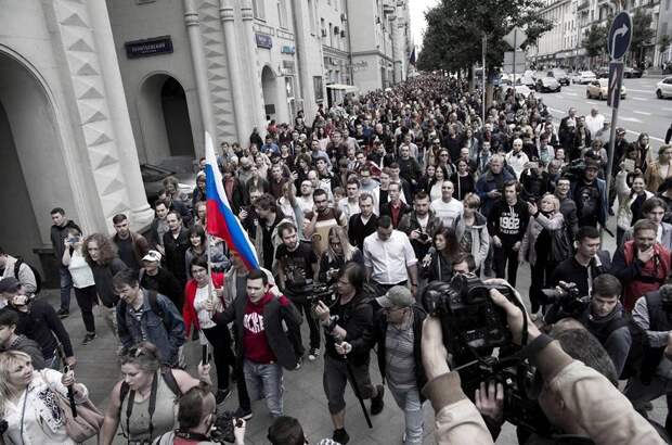 Глупость или предательство: эксперты о требовании перенести выборы в Москве Глупость или предательство: эксперты о требовании перенести выборы в Москве