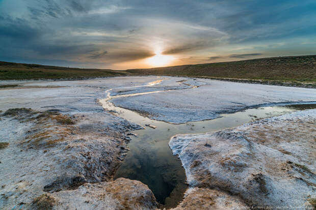 Озеро Баскунчак. Соль, закаты и поезда на воде