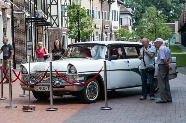 Retro Авто Fest в аутлет-городке "Мануфактура" выставка, олдтаймер, ретро автомобили