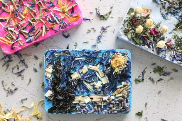 Мыло с сухоцветами можно использовать как декор! Вот, например, картина Ван Гога. © Kirsten Nunez  📷 