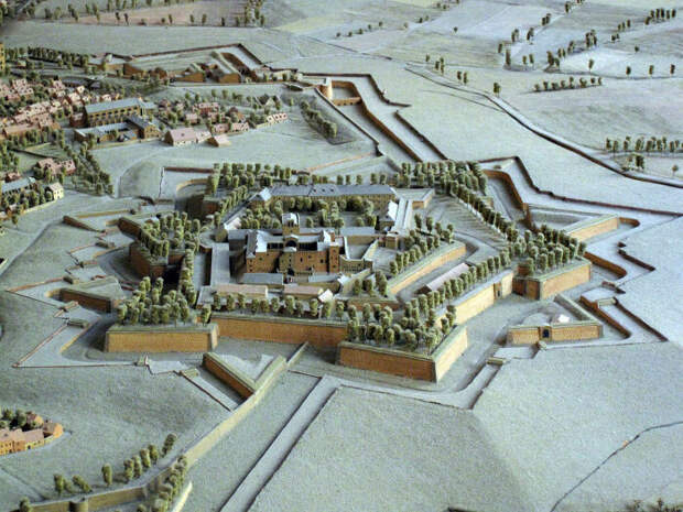 Появились такие крепости в результате развития артиллерии. /Фото: wikimedia.org.